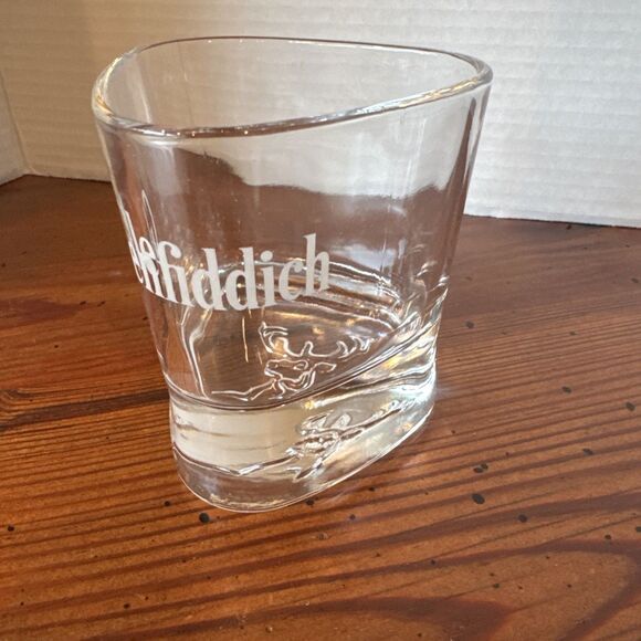 Glenfiddich Etched Embossed Stag Head Triangle Scotch Whiskey Glass - Picture 2 of 9